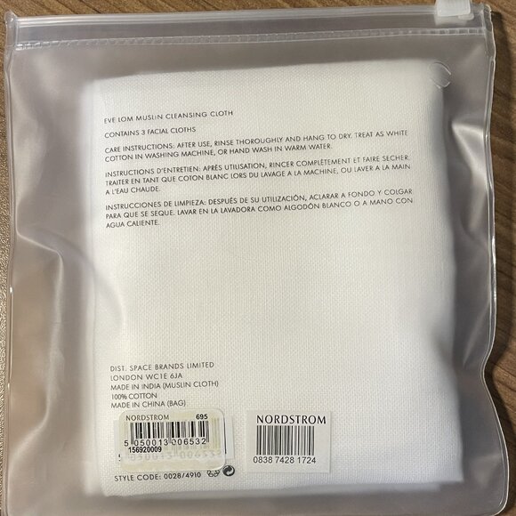 Eve Lom Muslin Cleansing Cloth - Picture 2 of 2